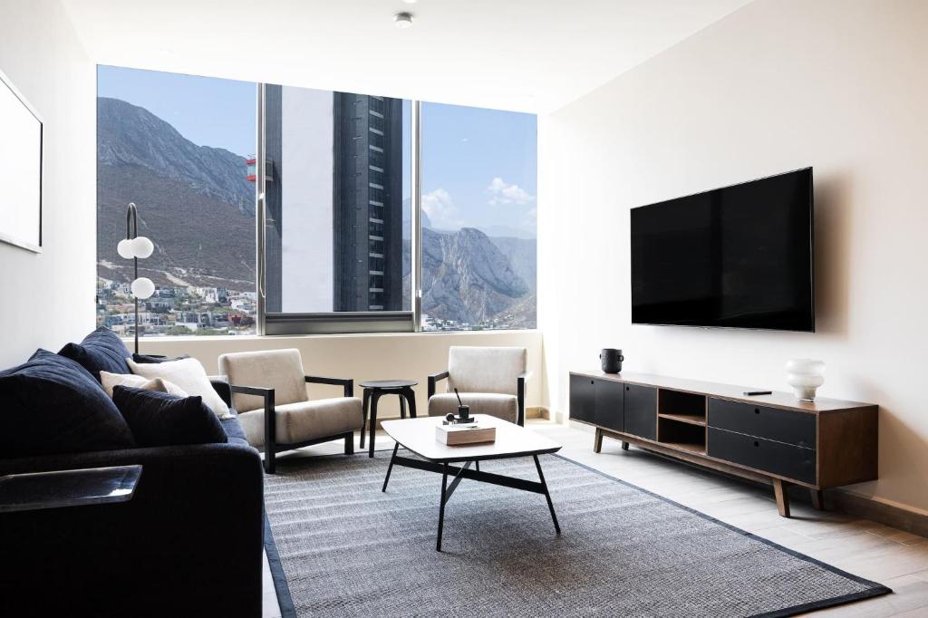 Modern Apartment with City Views and Pool Access - 1