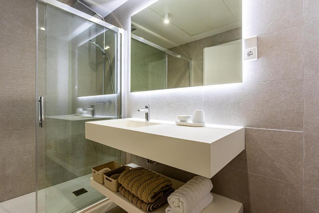 Ipanema 2 BR apartment with views - 4