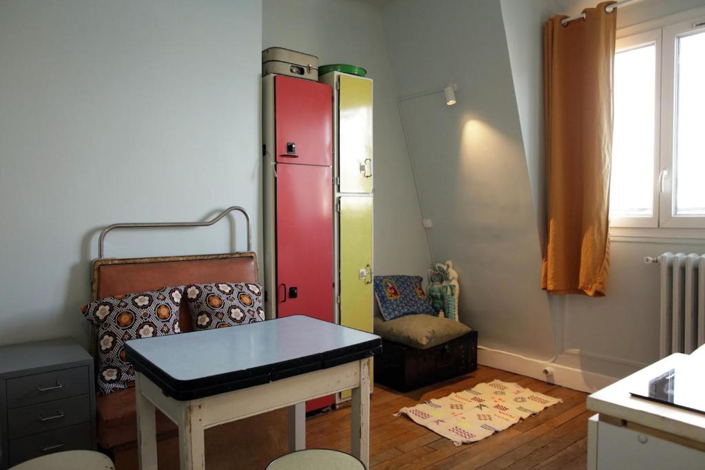 Cosy T2 apartment with balcony, Goncourt, Paris 10 - 2