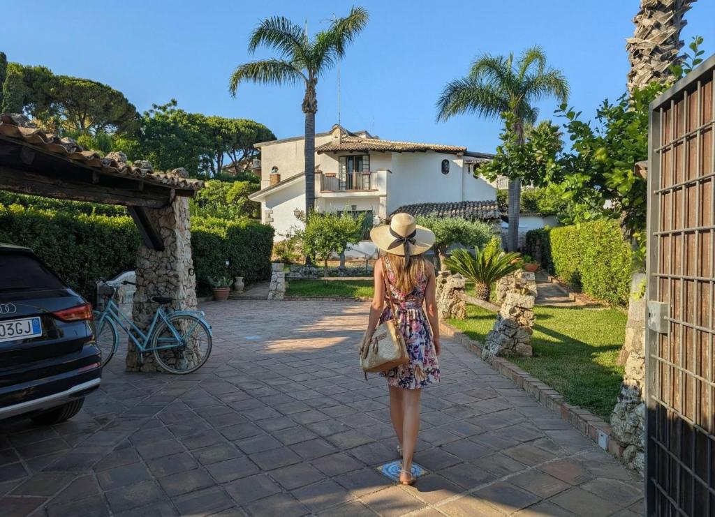 Azure Bay Chic Villa - 1
