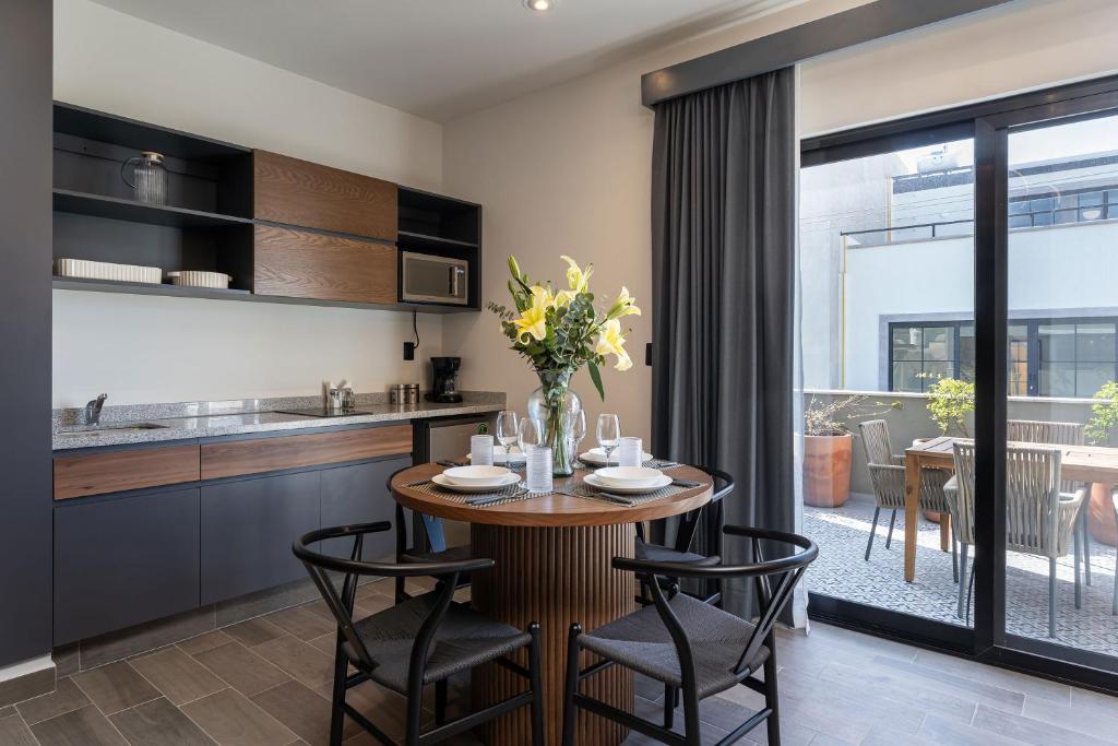 Penthouse Allende, Modern Apartment with Private Terrace - 3