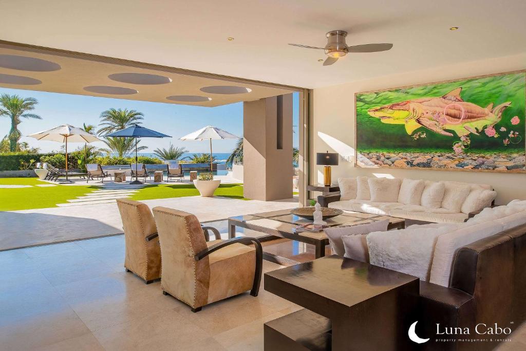 Oceanfront Villa with Pool, Hot Tub & Beach Access - 3