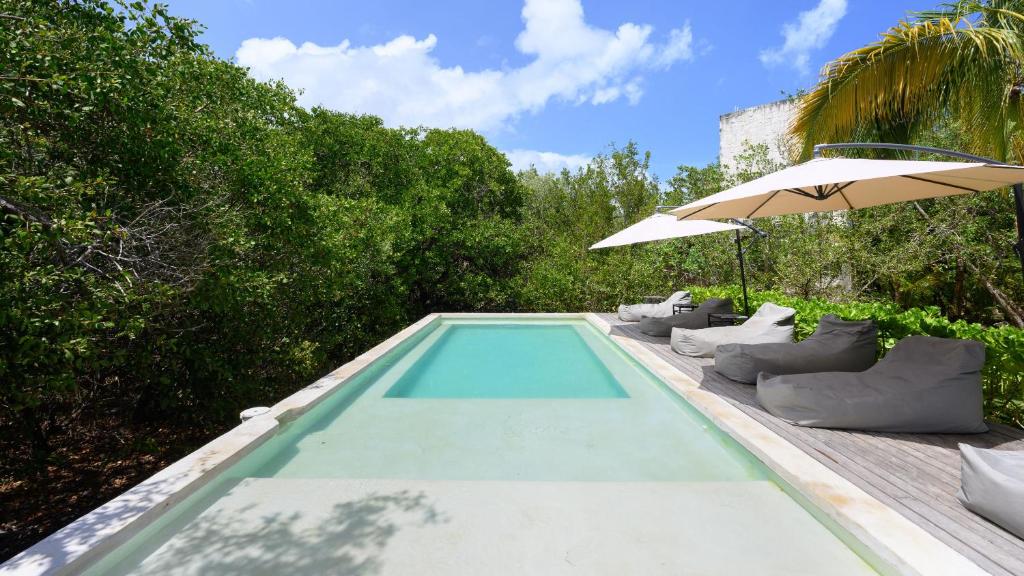 Swimming pool