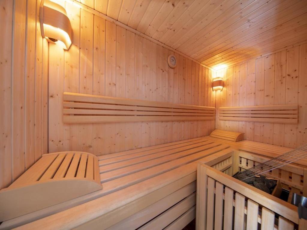 Chalet in Neukirchen by the Slopes - 2