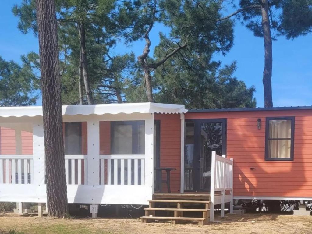 Confortable Mobil-home 36m² avec Terrasse à Saint-Jean-de-Monts - API-1-52-1463 - 2