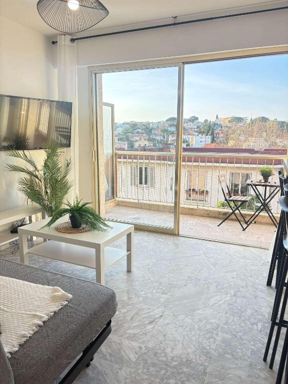 Bel appartement renove avec balcon Antibes centre - 1