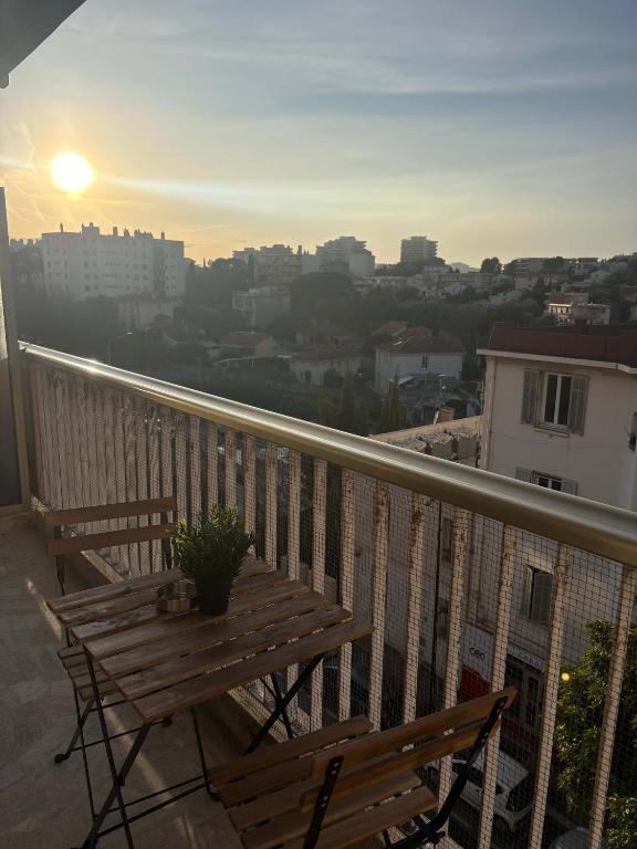 Bel appartement renove avec balcon Antibes centre - 3