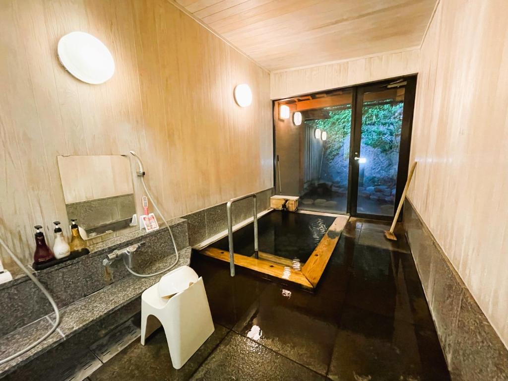 Hot spring bath