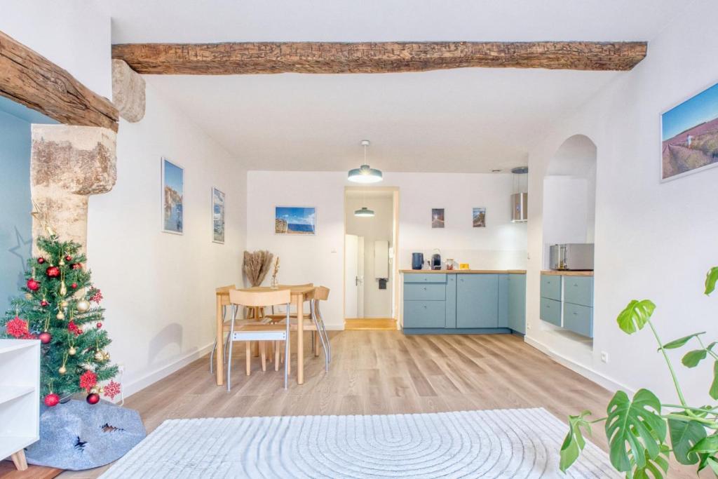 Derrière les vitraux, appartement climatisé - 4