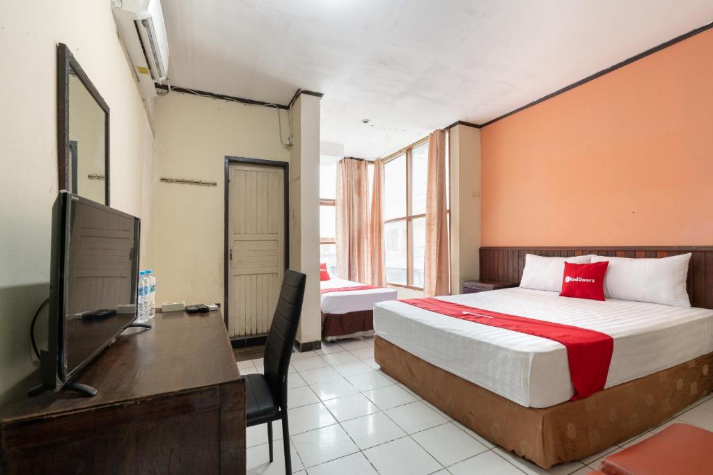 RedDoorz Syariah near Pasar Pagi Samarinda