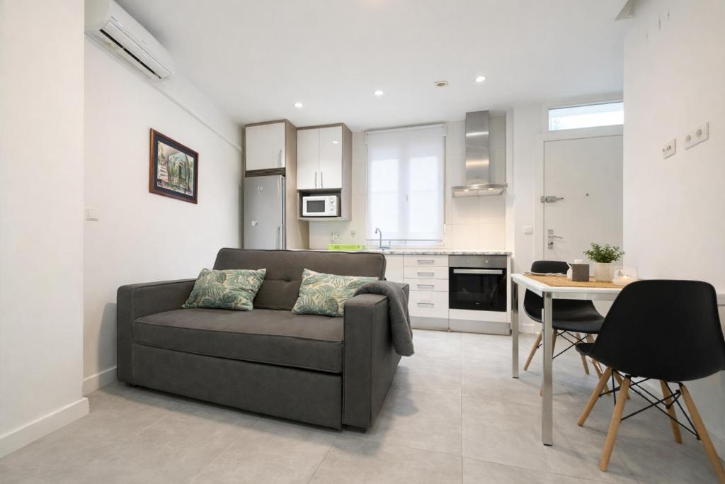 Apartamento amplio con terraza en zona tranquila de Madrid - 1