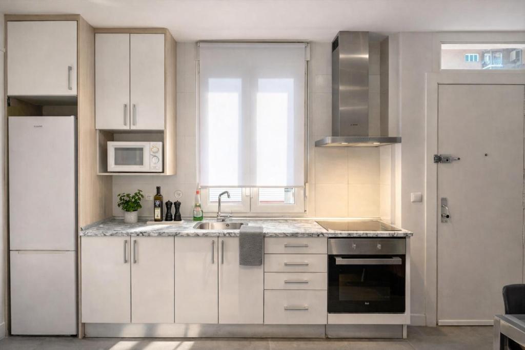 Apartamento amplio con terraza en zona tranquila de Madrid - 3