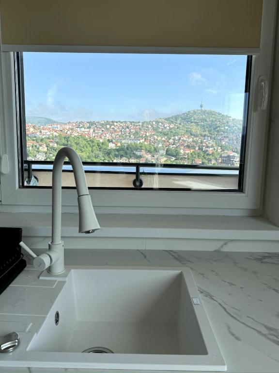 Spacious Apartment with Stunning Views & Many Beds - 3