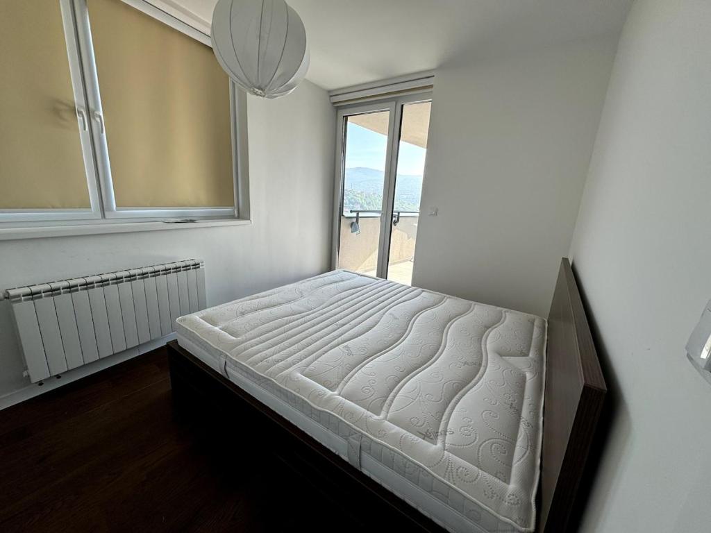 Spacious Apartment with Stunning Views & Many Beds - 5