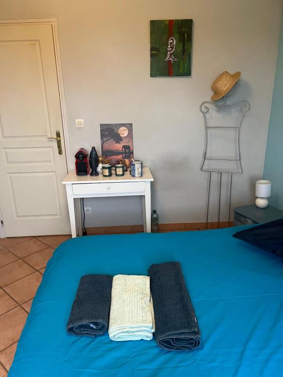 Chambre lit double hauteurs de Toulon - 2
