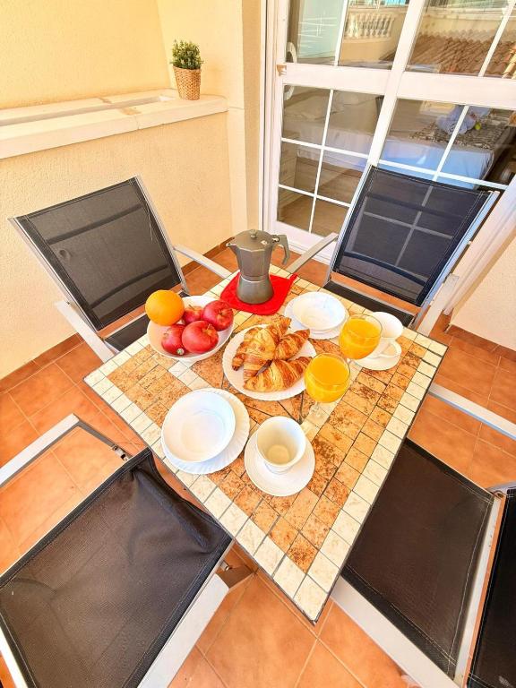 Large Apartment with Sea Views & Terrace - 2