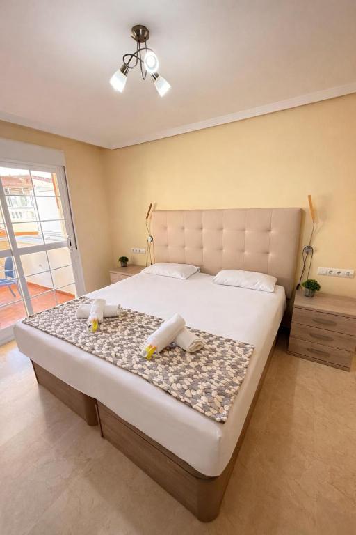 Large Apartment with Sea Views & Terrace - 3