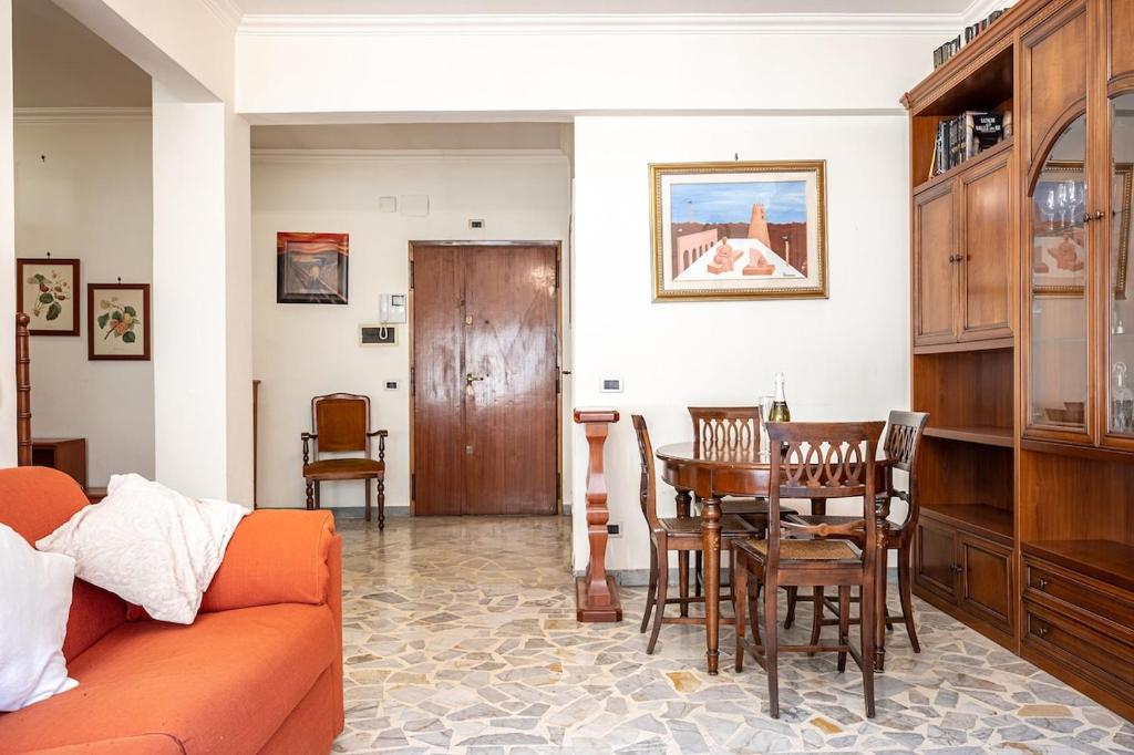 Bright Apartment 2 Min from Metro Station - 2