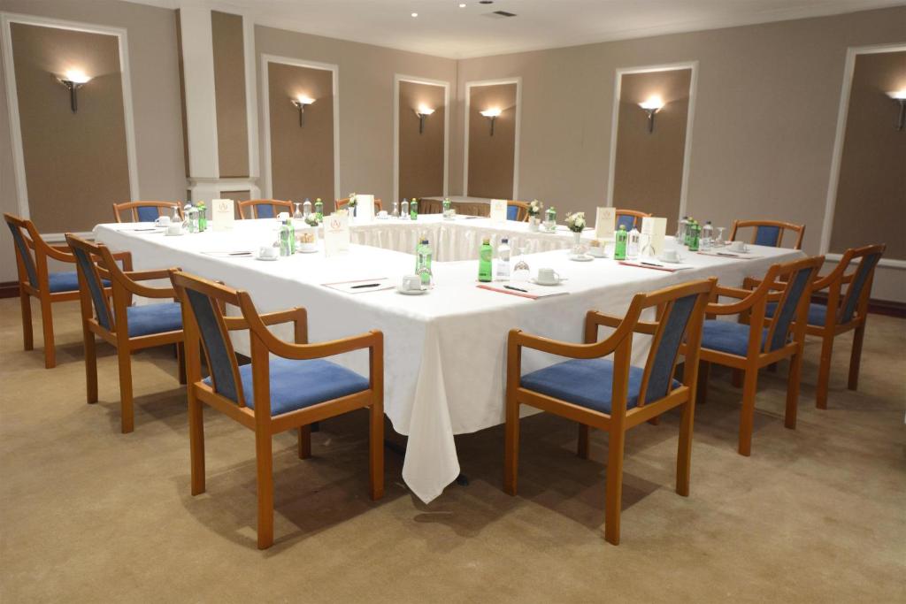 Shared lounge/TV area