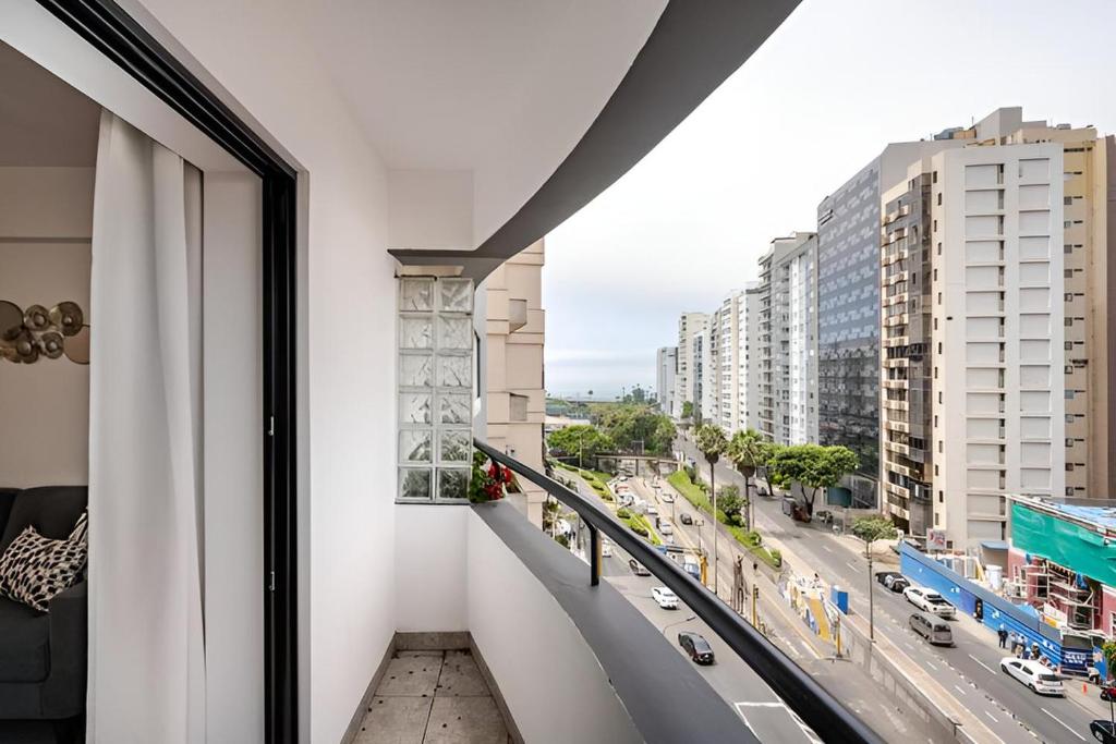 Bajada Balta Suites Spacious 3BR in Miraflores Walkable Area - 1