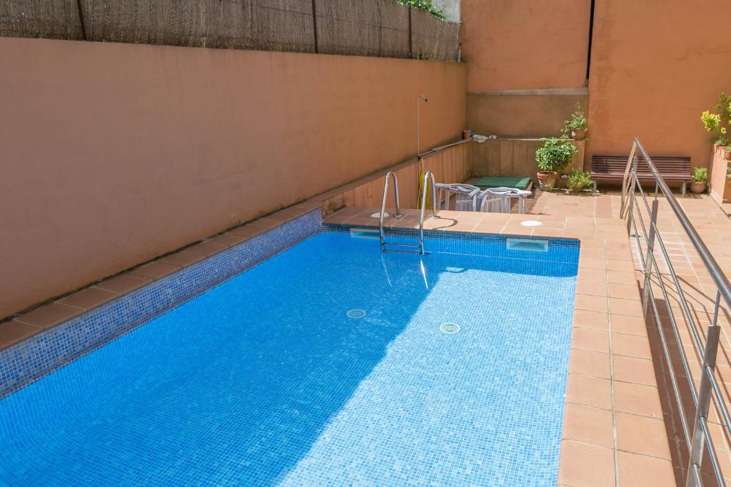 2 bed. GF apartment in center of Begur w shared pool parking H62 - 2