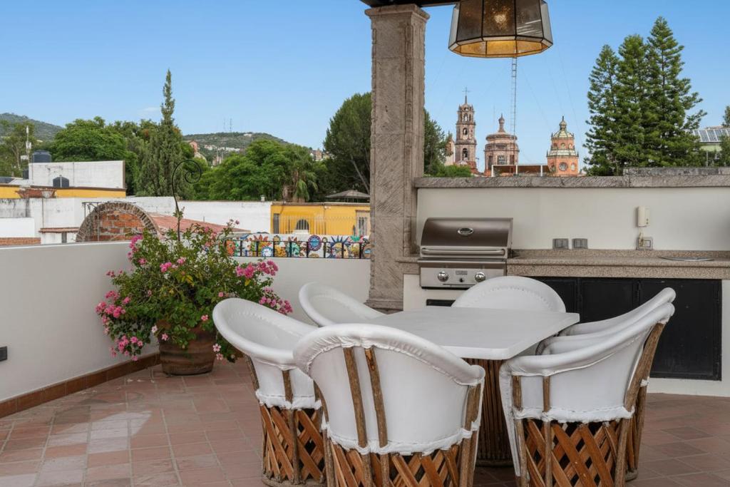 Casa del Palmar, Elegant 3BR Home with Rooftop in Centro San Miguel - 3
