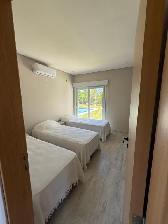 Casa Costa Esmeralda 4 dormitorios 3 baños 1 toilet Pileta 10Pax - 2
