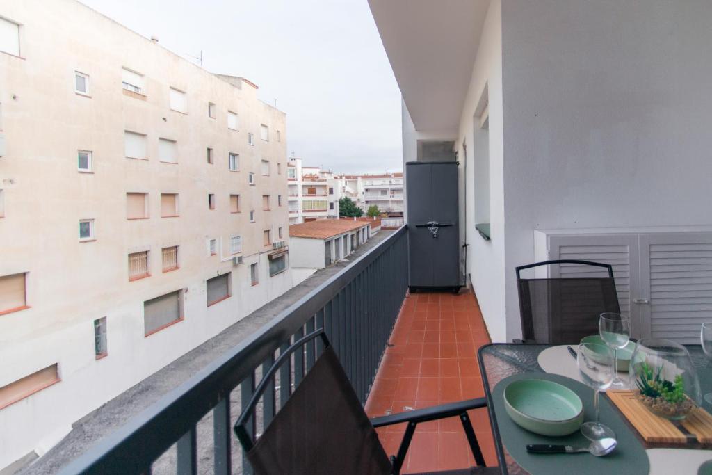 WELCS APARTAMENTO 311 EMP con terraza en el centro - 4