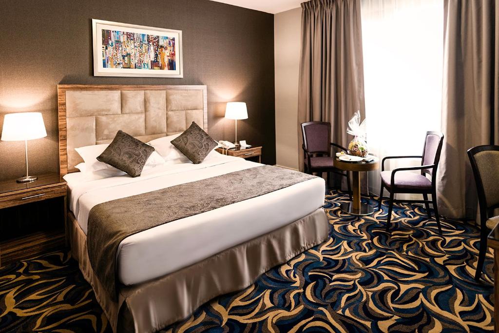 Emirates Plaza Hotel photo