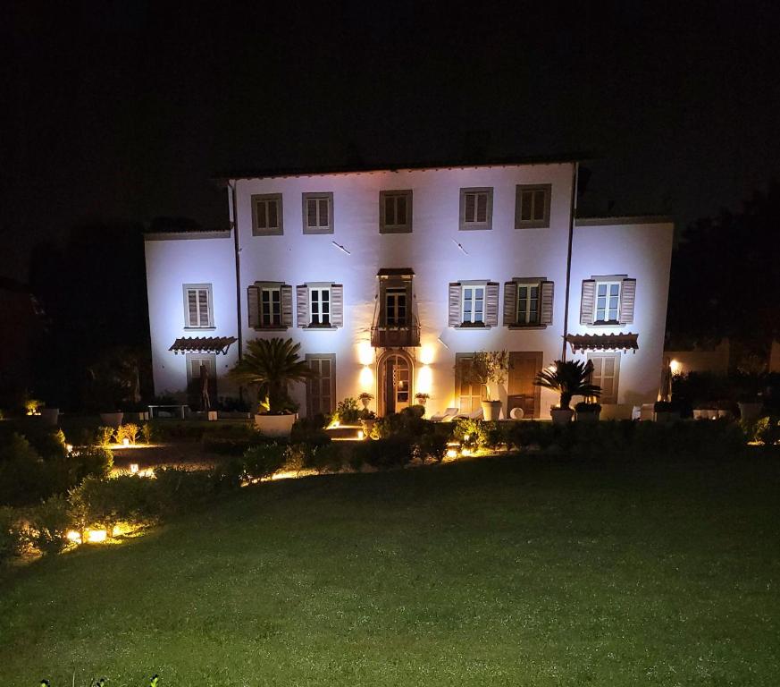 LA VILLA APARTMENTS - Convenient for Sardinia and Corsica - luxury 4 beds - Private Parking included with camera - 5
