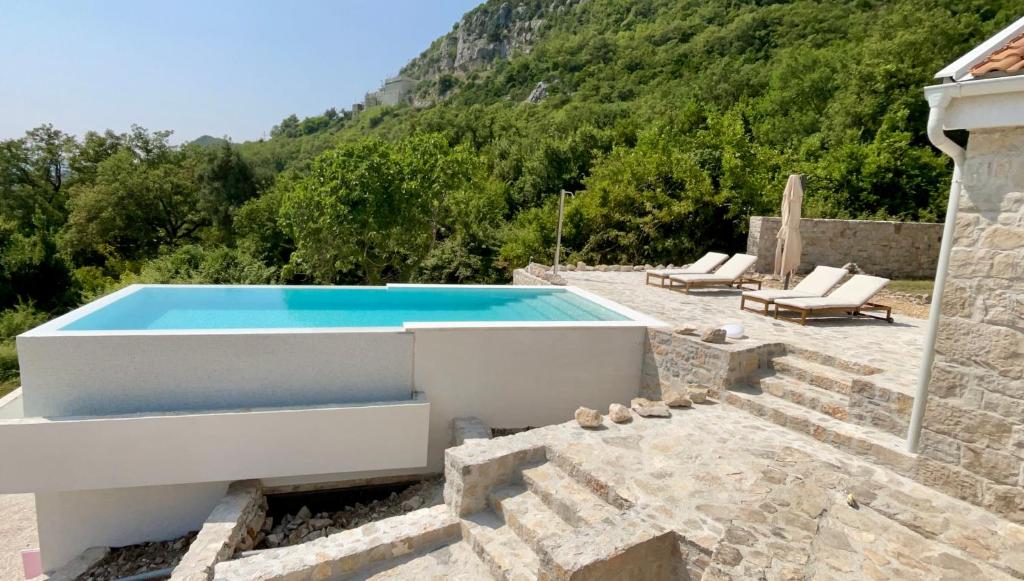 Luxury stone house with infinity pool - 4