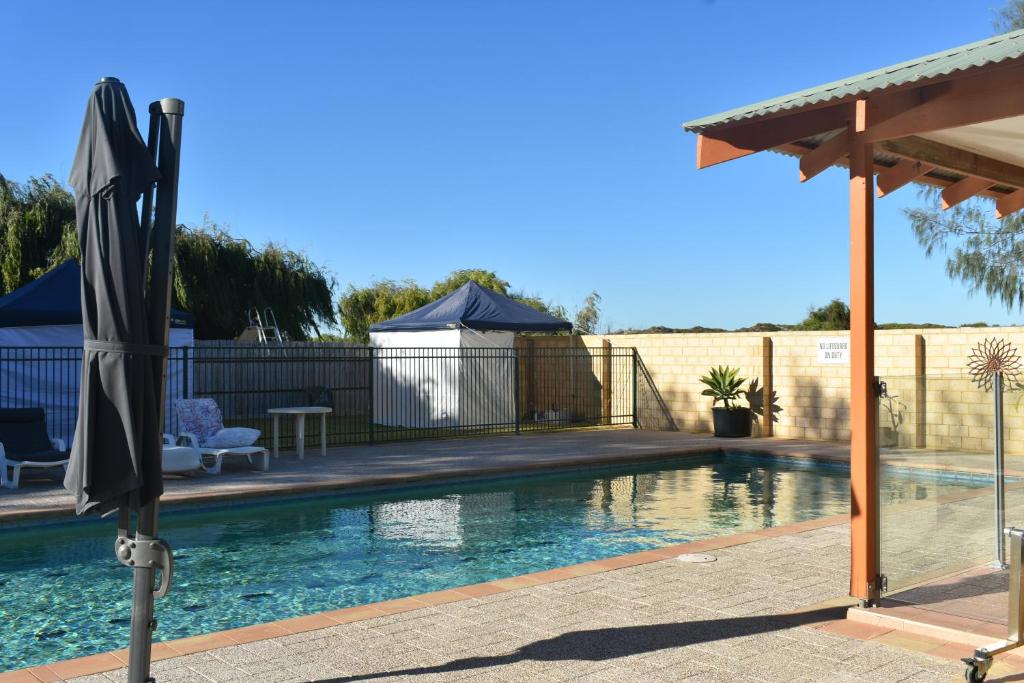 Swimming pool, Lancelin Lodge in Lancelin