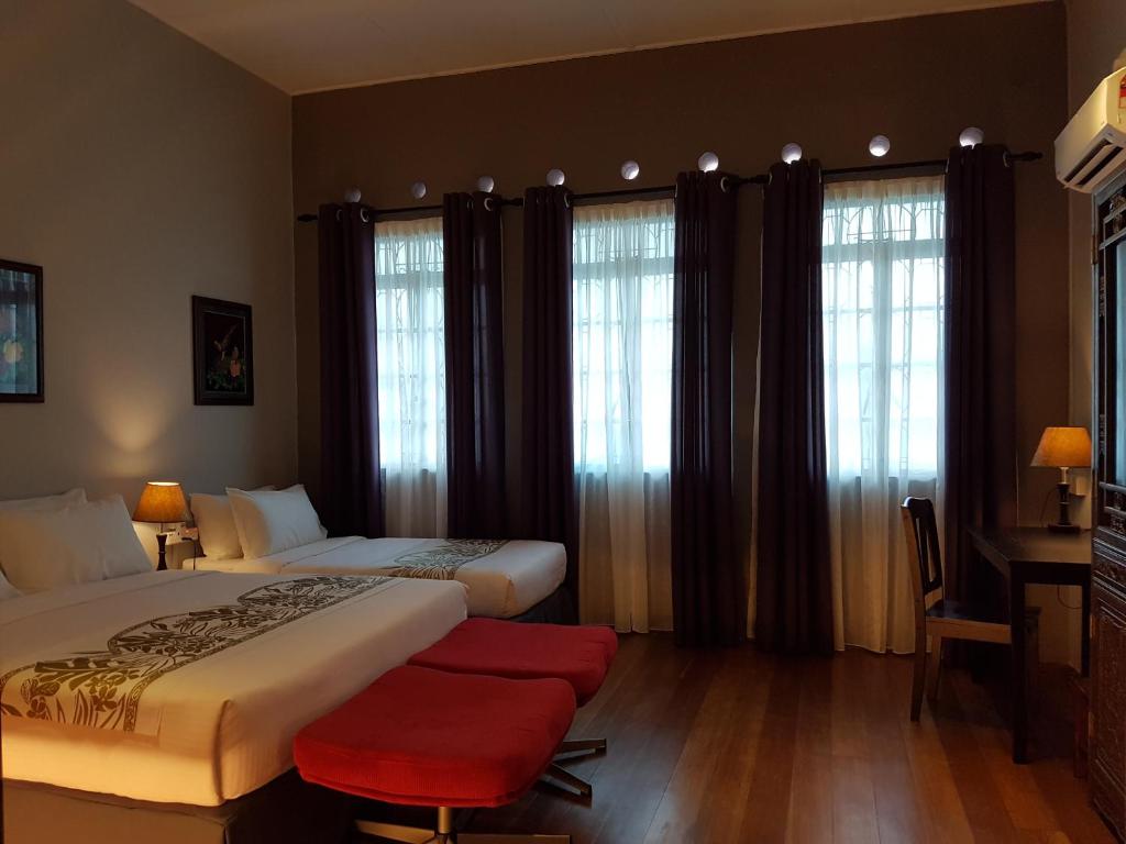 Spacious living area and kitchen in a Penang vacation home