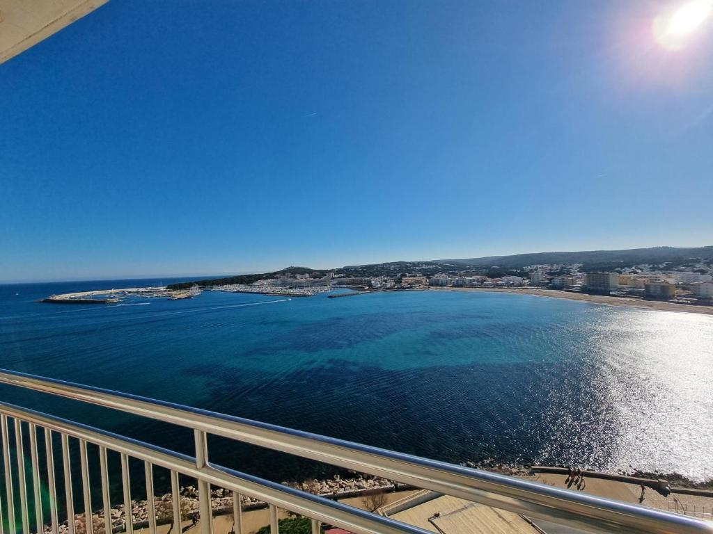 Encantador apartamento a 100m de la playa con terraza y piscina - HISP-236-203 - 2