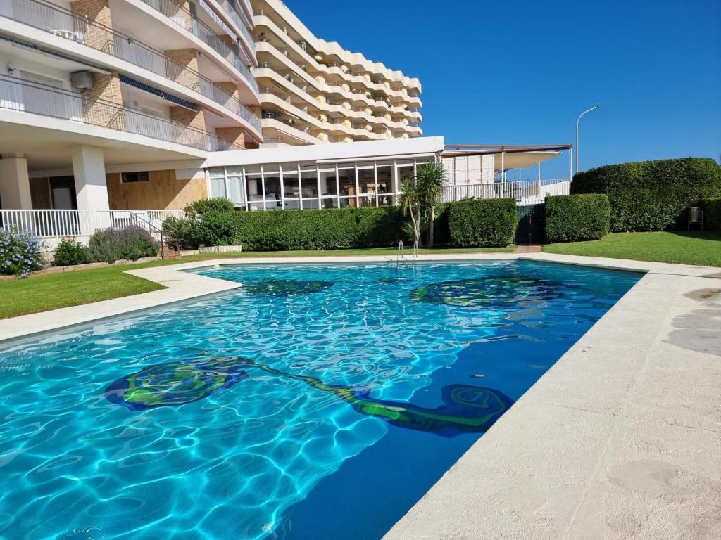 Encantador apartamento a 100m de la playa con terraza y piscina - HISP-236-203 - 1