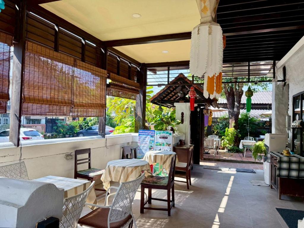 Restaurant, Baan Warabordee Hotel in Chiang Rai