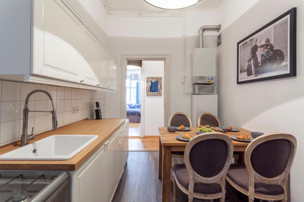 Kitchen, The Paul Loft, big 3 Bed room apartment, 120 m2, group & family friendly, Prenzlauer Berg, ideal for in Berlin