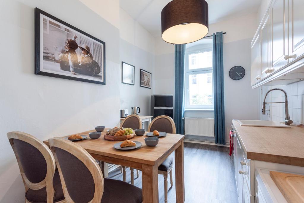 Kitchen, The Paul Loft, big 3 Bed room apartment, 120 m2, group & family friendly, Prenzlauer Berg, ideal for in Berlin