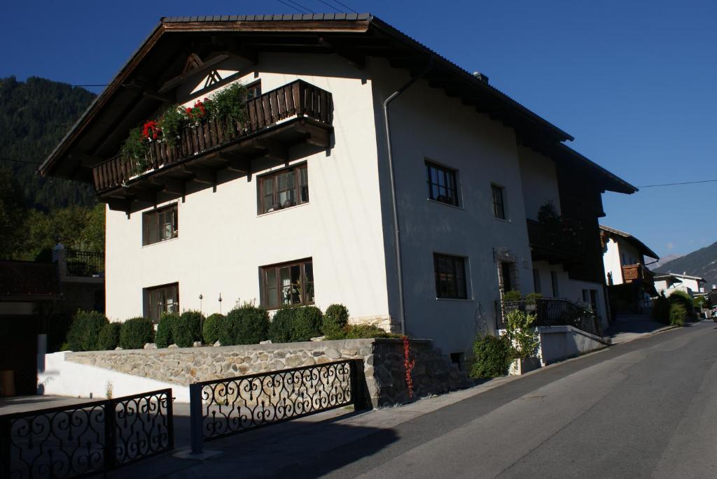 Ferienwohnung Parth — Hotel in Sautens