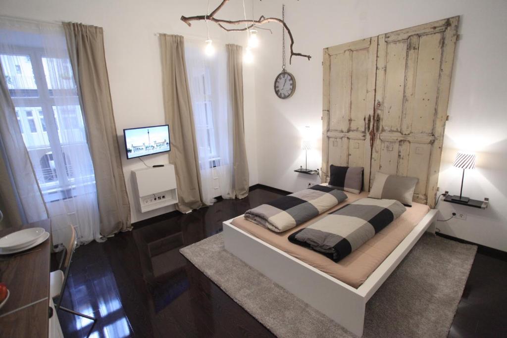 d.Five Timber Town Apartment — Hotel in Budapest
