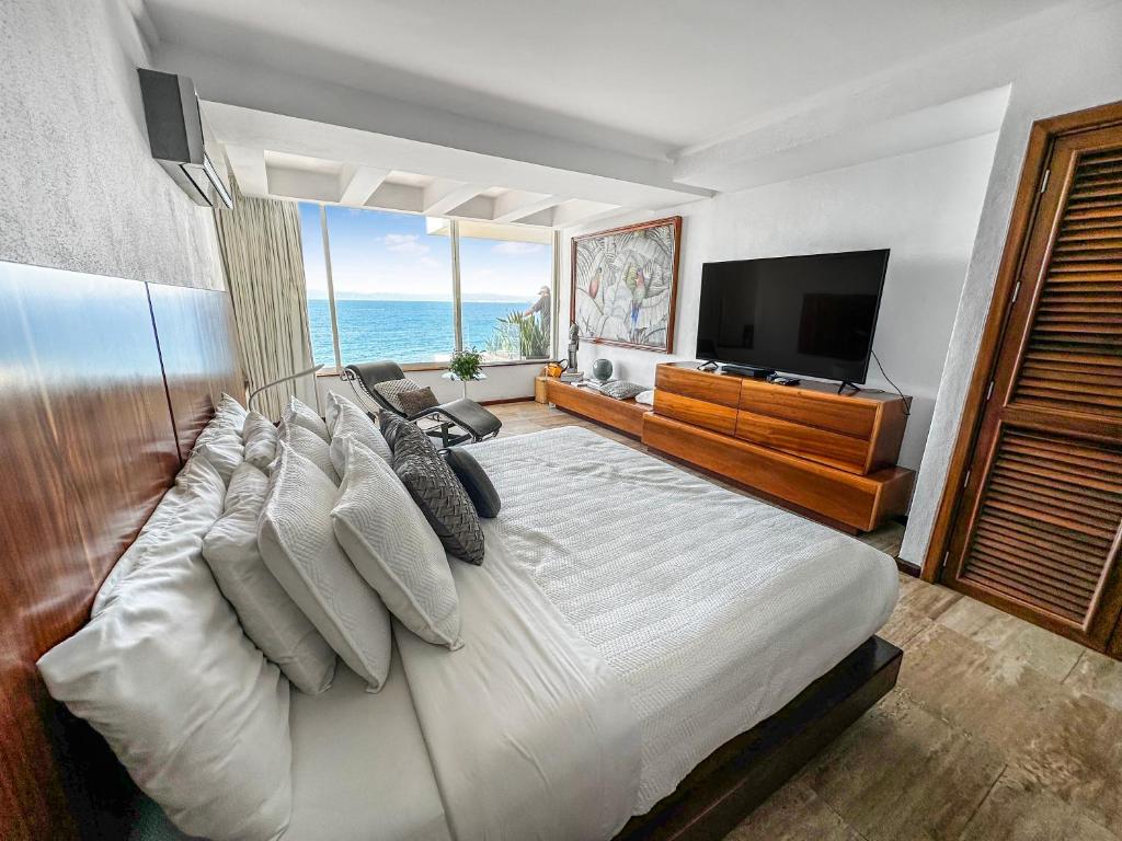 Beachfront Oasis with a View - 2