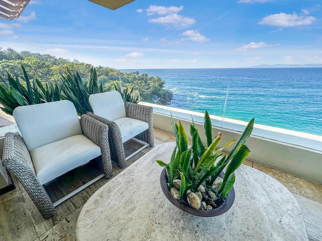 Beachfront Oasis with a View - 4
