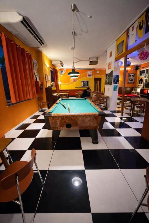 Sunflower Beach Backpacker Hostel & Bar - 4