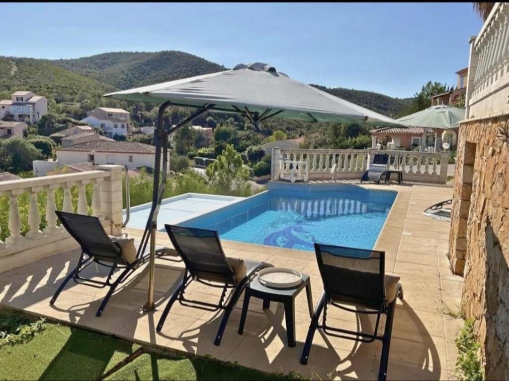 Chambre avec piscine, jacuzzi, vue mer et montagne, plage à pied - 5