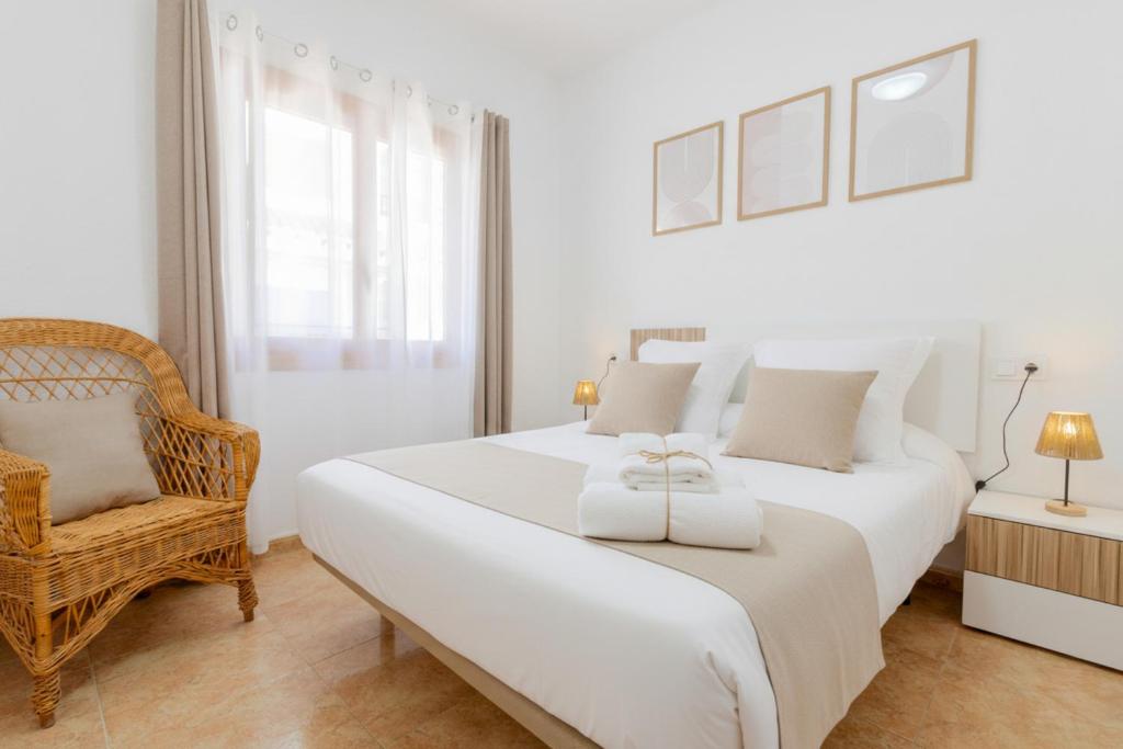 Sunny Beach Apartment in Santa Pola Minimum 11 nights - 1