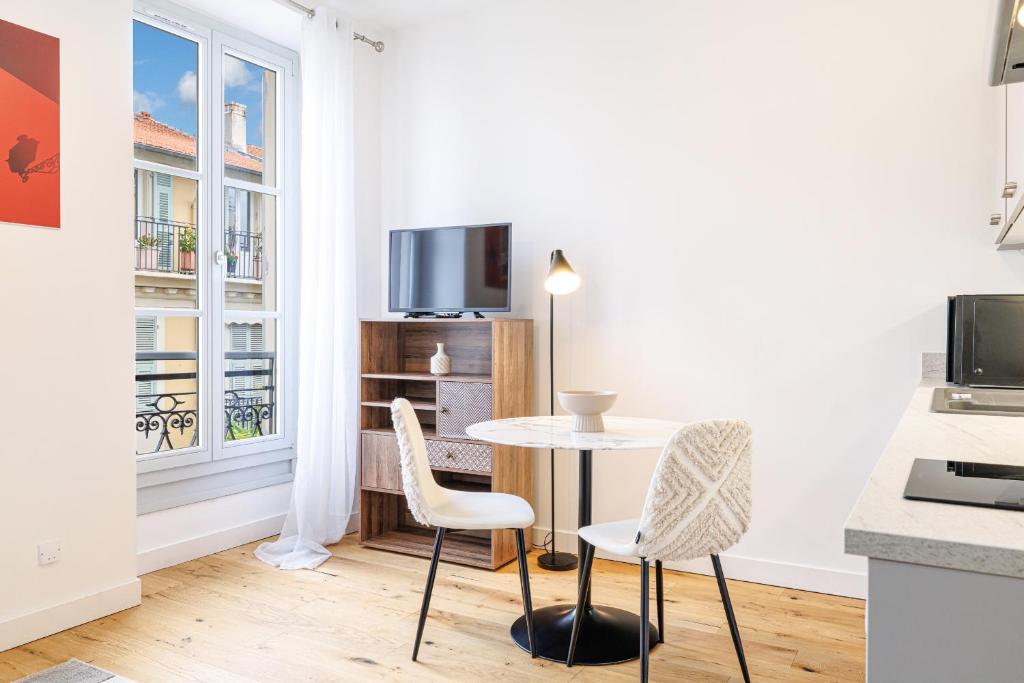 Charming City Center Studio 406 - 2