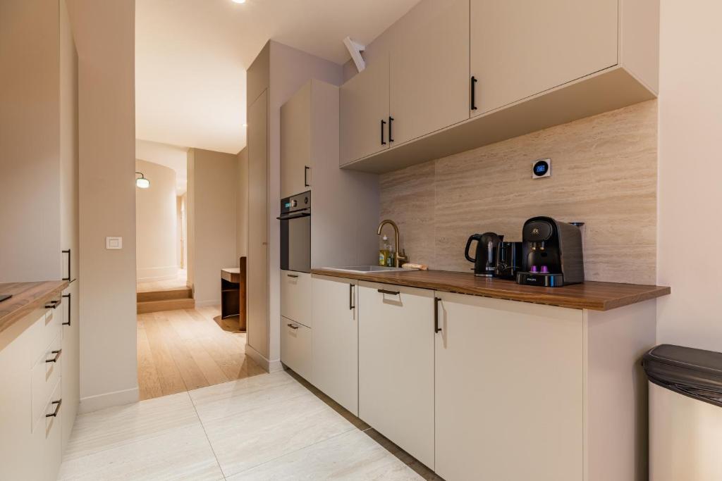 Elegant 3-room air-conditioned apartment in the heart of Paris 10 - 3
