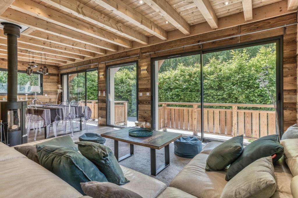 Chalet 18 guests, 8 bedrooms, 5 bathrooms & Sauna! - 2