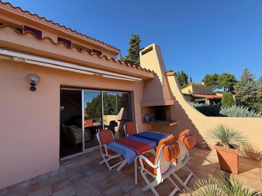 6AMB38 Superbe Villa avec terrasses dans résidence avec piscine commune - 1