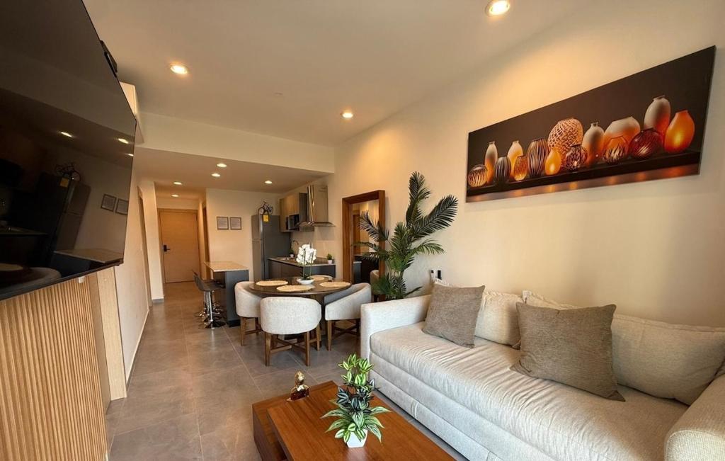 Departamento en Mazatlán en Zona Dorada cerca de la Playa pública Alberca climatizada 2 hab - 3
